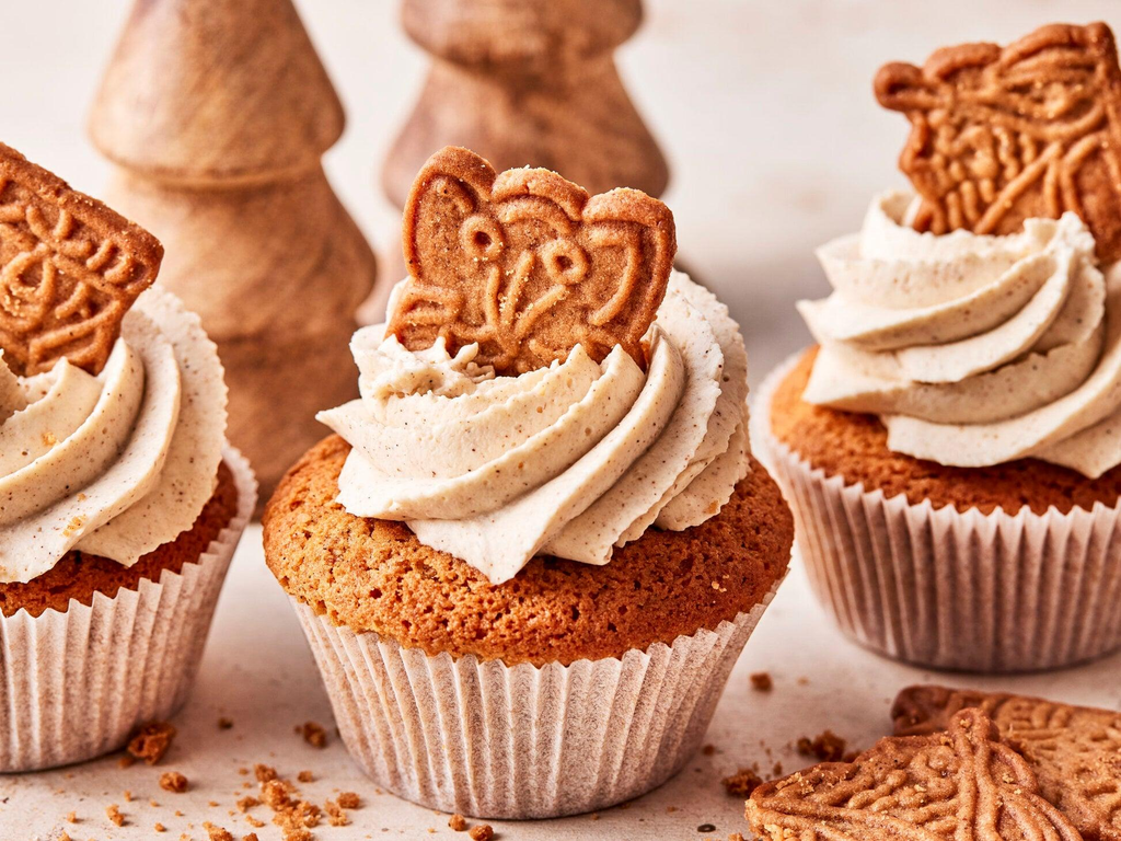 Christmas spice cupcake with speculoos whipped cream