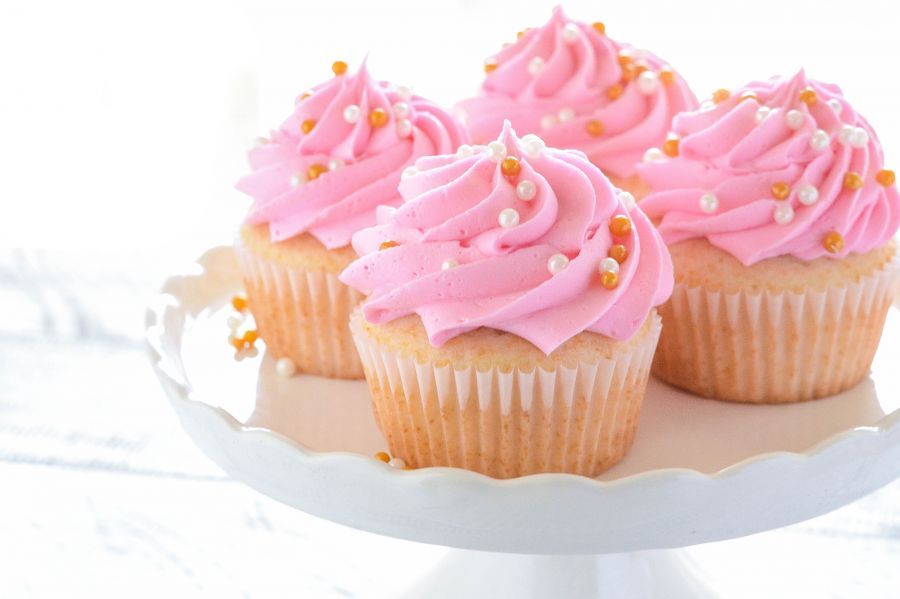 Champagne-Cupcakes-with-Raspberry-Frosting.jpg