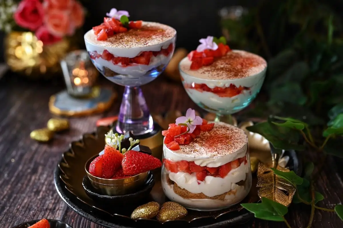 Strawberry-Tiramisu_-A-Fresh-Twist-on-the-Classic-Italian-Dessert