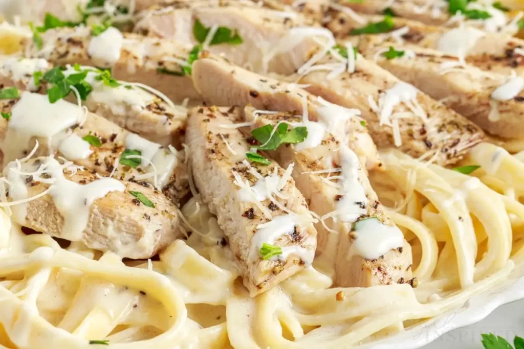 Chicken-Alfredo-Noodle-Casserole_-Creamy-Comfort-Dish_sadierecipes-.webp