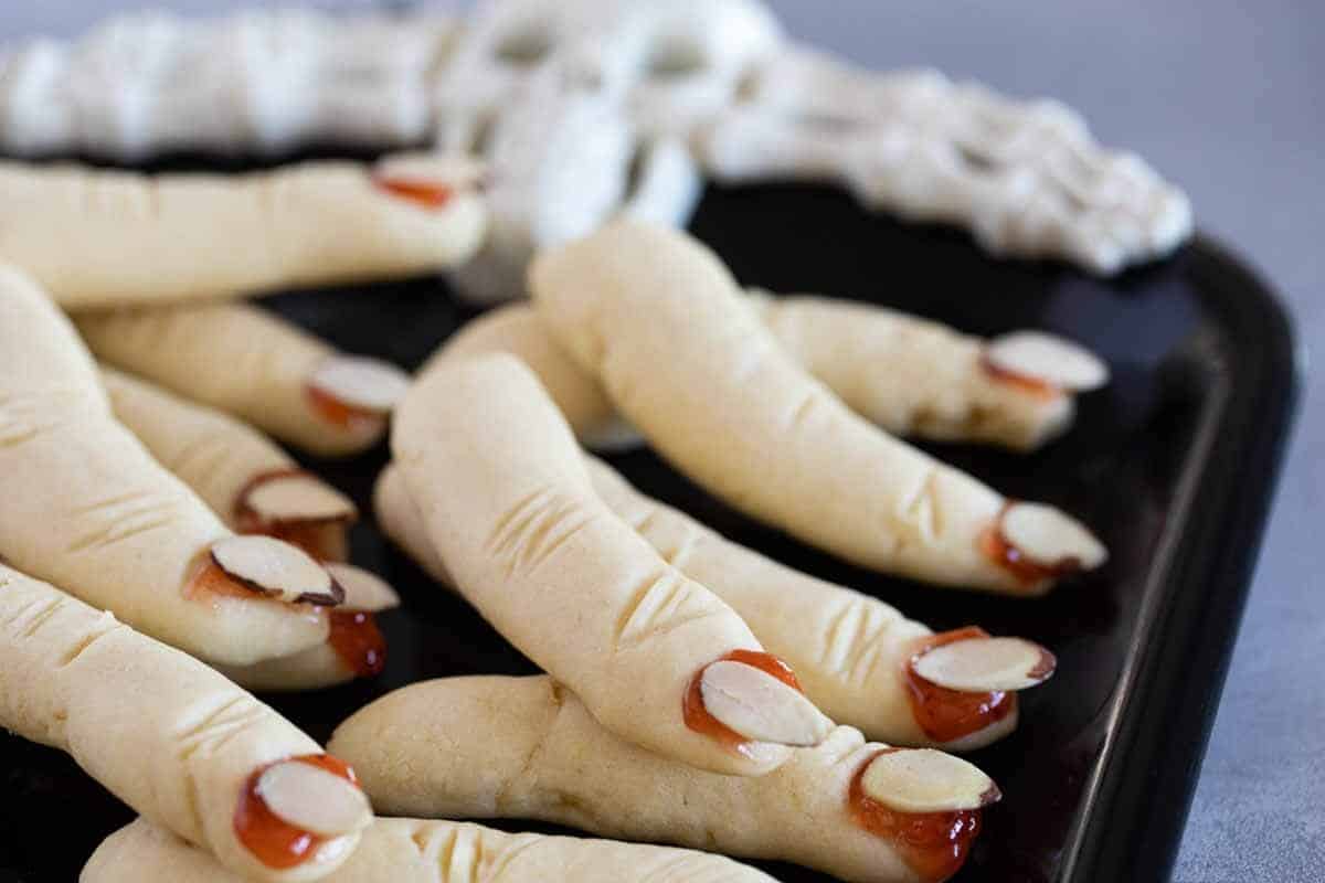 sadierecipes-Witch-Finger-Cookies-the-halloween-treat.jpg